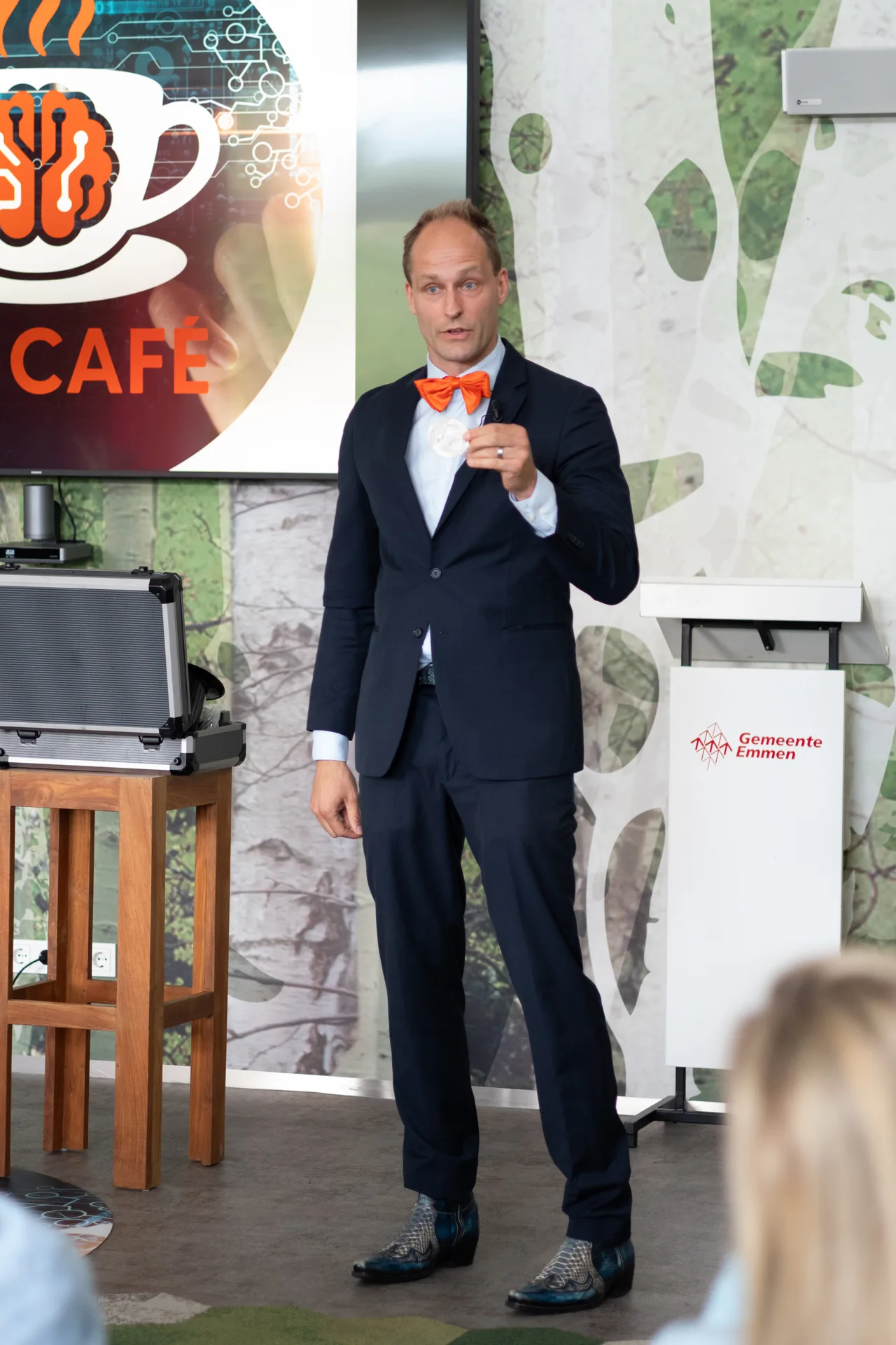 Munttruc van dichtbij tijdens een zakelijk optreden
