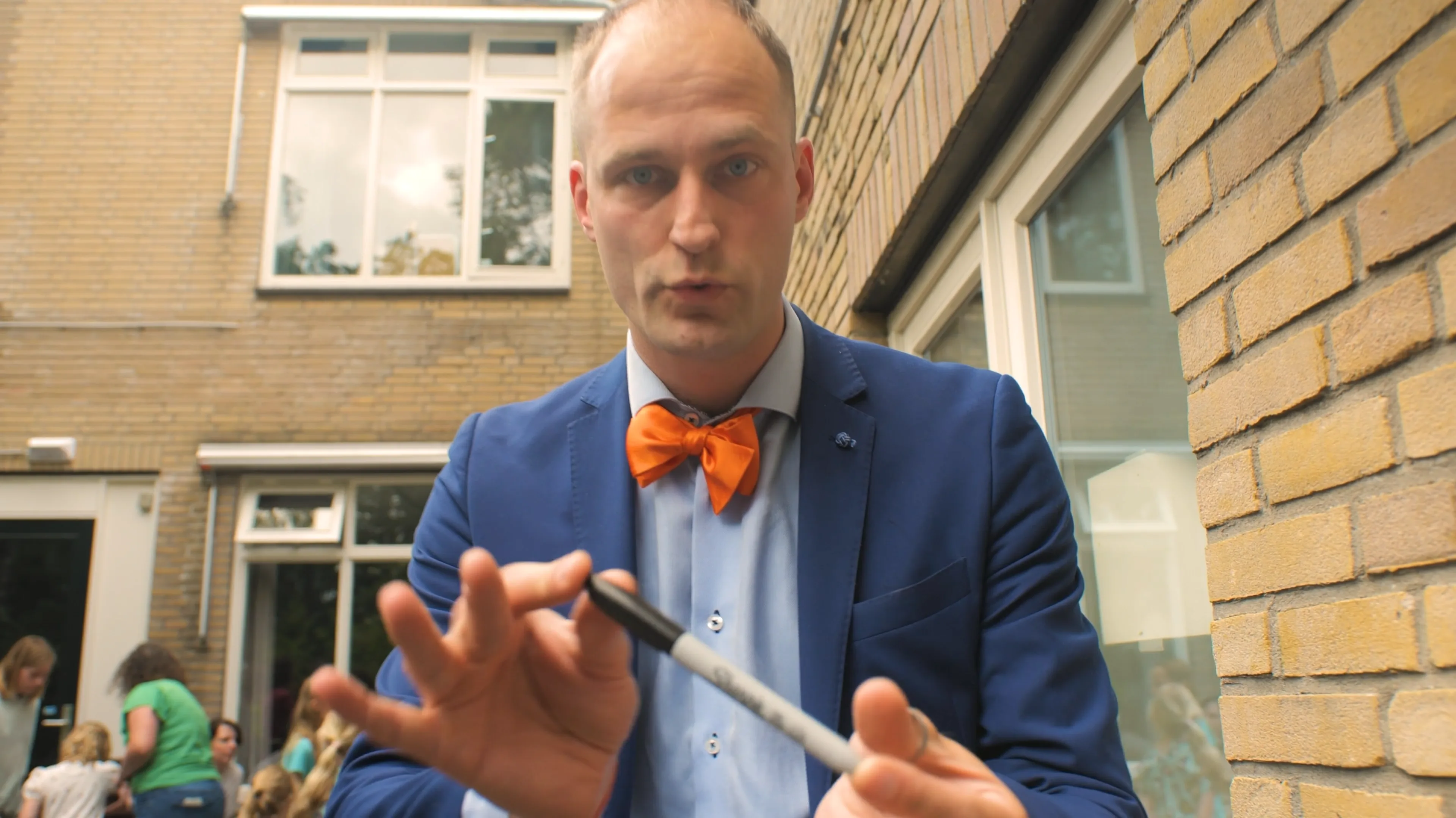 Teun Rookus met zijn typerende zweving pen truc